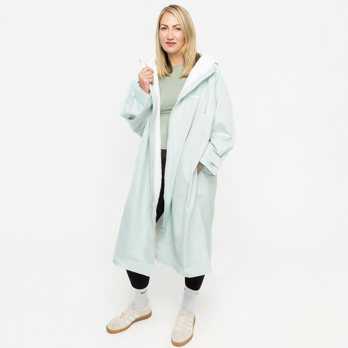 Bench Leacy Waterproof Changing Robe