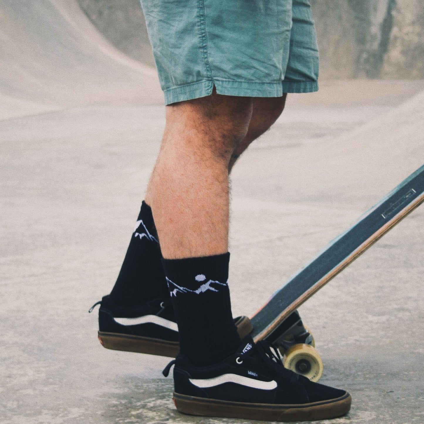 Bleubird Unisex Alpine Cushioned Crew Length Socks - Black